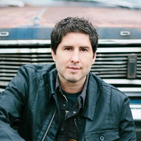Photo of Matt de la Peña