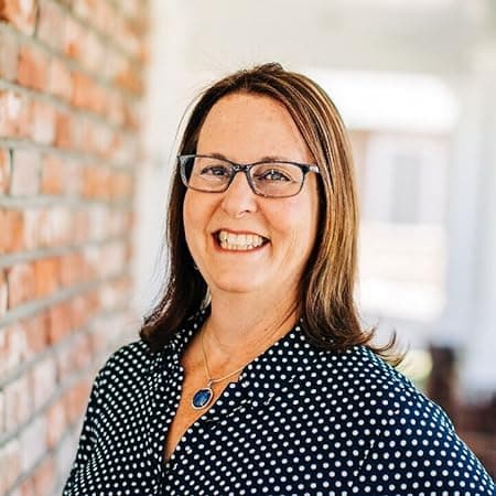 Photo of Roseanne Thong